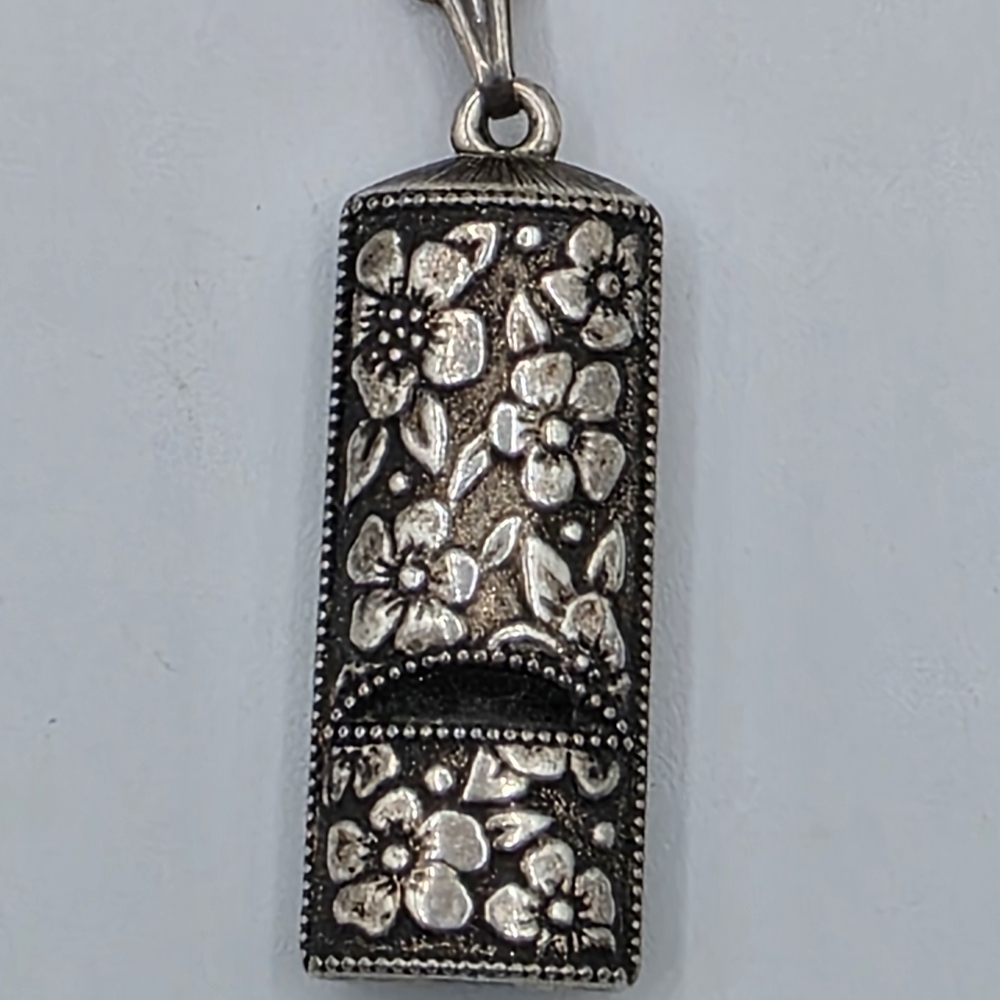 Avon 1975 Silver-Tone Floral Etched Rectangle Pendant Necklace